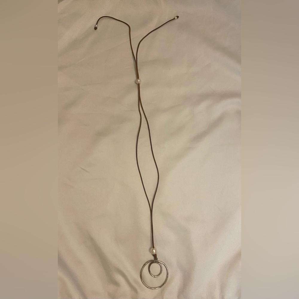 Silver & pearl leather necklace